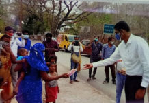 डीआईजी विवेक राज सिंह ने जरूरतमंदो को वितरित किए खाने के पैकेट