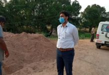 तहसील बिजावर में राजस्व विभाग द्वारा लगभग 15 ट्रॉली अवैध रेत का डंप जप्त किया