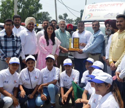 कैबिनेट मंत्री ने डिजिटल वैन को हरी झंडी देकर गांवों-गांवो तक डिजिटल सेवा पहुंचाने हेतु किया रवाना ..