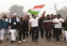 सर्दी में सिर्फ टी-शर्ट, राहुल की फिटनेस है राज या फिर सियासी संदेश