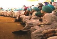 पाक में 100 हिंदू और सिख छात्रों को मिली बाबा गुरुनानक छात्रवृत्ति मिली