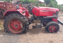 जिला अमरावती के तिवसा तहसील गांव शिवणगांव फत्तेपुर में चोरों ने रात को ट्रॅक्टर चुराने की साजीस ट्रॅक्टर का डिजेल ख़त्म हो जाने से नागपुर-अमरावती हायवे से जानेवाले ट्रकने ठोका।