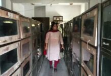 डीएम ने राजकीय पुस्तकालय का किया औचक निरीक्षण: प्रतियोगी छात्रों को बेहतर सुविधाएं देने के निर्देश, UPSC सिलेक्शन को लेकर छात्रों से की चर्चा।