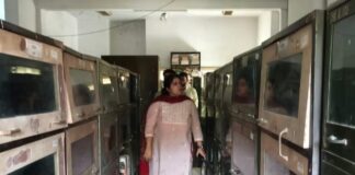 डीएम ने राजकीय पुस्तकालय का किया औचक निरीक्षण: प्रतियोगी छात्रों को बेहतर सुविधाएं देने के निर्देश, UPSC सिलेक्शन को लेकर छात्रों से की चर्चा।